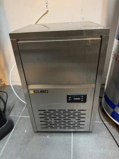 Cubo ijsblokmachine (gebruikt maar werkend) – kavel bij Openbare Verkopen, Blankenberge