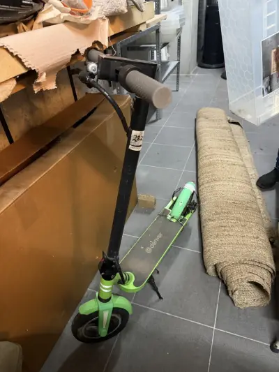 Elektrische step groen ( werking ongekend) – kavel bij Openbare Verkopen, Blankenberge