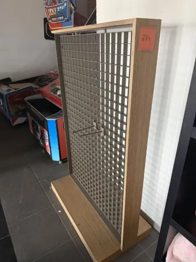 dubbelzijdig rek voor accessoires of kledij – kavel bij Openbare Verkopen, Blankenberge