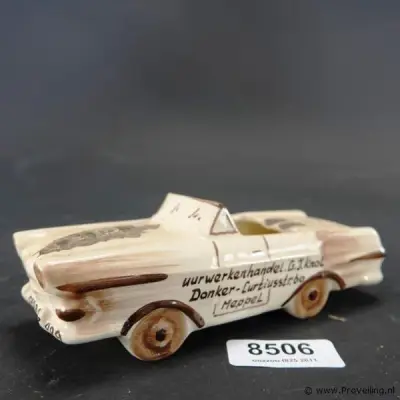 Vintage reclame-asbak van keramiek in de vorm van een cabriolet uit de jaren 60 (gebaseerd op een Opel Rekord Cabrio) – kavel bij ProVeiling, Wageningen