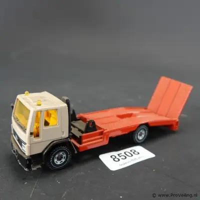 Siku Ford Cargo die is uitgevoerd als abschleppwagen (autotransporter/takelwagen) – kavel bij ProVeiling, Wageningen