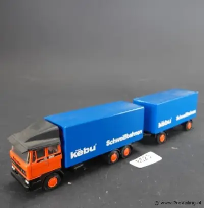 DAF 2800 / 3300 vrachtwagen met aanhanger van het Nederlandse merk Lion Toys in de uitvoering van Kebu Schweißbahnen – kavel bij ProVeiling, Wageningen