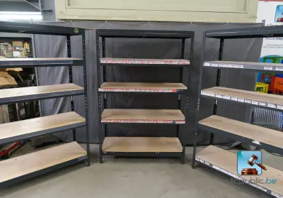 Set van planken – kavel bij Clicpublic, Nivelles