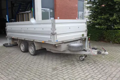 Driezijdige kipper aanhanger HUMBAUR HTK 3000.37 met kenteken 84-WS-GP – kavel bij HNVI, Loon op Zand