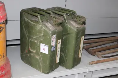 Twee jerrycans 20 liter – kavel bij HNVI, Loon op Zand