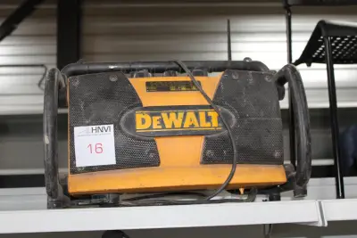 Bouwradio DEWALT ( exclusief accu ) – kavel bij HNVI, Loon op Zand