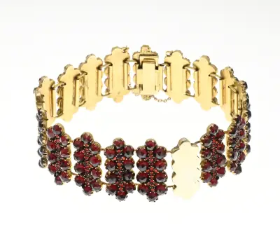 Armband met granaat – kavel bij Twents Veilinghuis