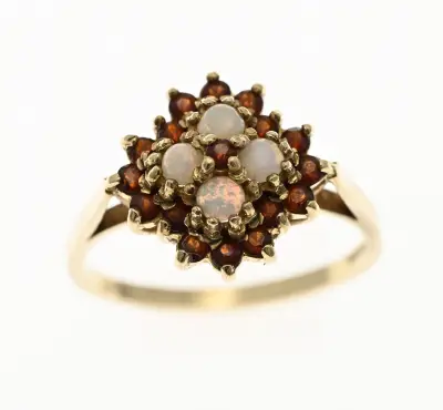 Gouden ring met opaal en granaat, 9 krt – kavel bij Twents Veilinghuis