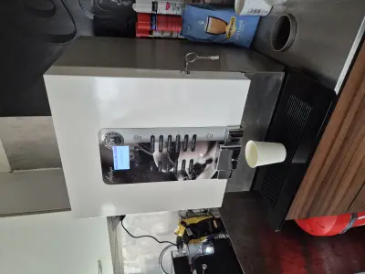 Koffieautomaat Animo Optivend kleur wit – kavel bij Veilingwinnaar