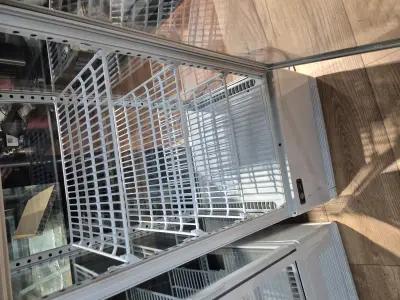 Witte tafelmodel koel- en gebaksvitrine – kavel bij Veilingwinnaar