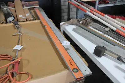 Twee waterpassen w.o. 178 cm – kavel bij HNVI, Loon op Zand