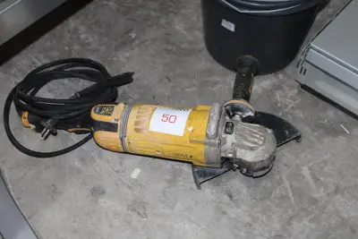 Haakse slijptol DEWALT DWE4579 – kavel bij HNVI, Loon op Zand