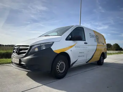 Recente gereedschappen en uitrustingen + lichte vracht MB Vito – veiling bij Openbare Verkopen, Ooigem