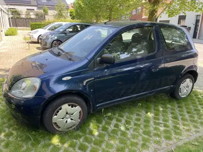 Hatchback TOYOTA Yaris (2002 / VNK JV1 236 0A 094 325) – kavel bij Openbare Verkopen, Ooigem