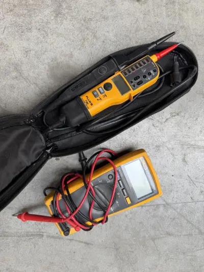 Voltagetester & Multimeter - Fluke – kavel bij Openbare Verkopen, Ooigem