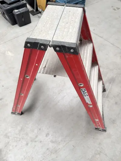 Trapladder 2X 4 Treden – kavel bij Openbare Verkopen, Ooigem