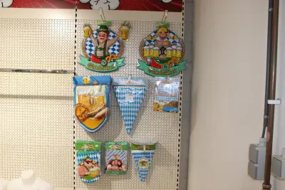 Oktoberfest decoratie aan wandschap in diverse uitvoeringen – kavel bij HNVI, Oirschot