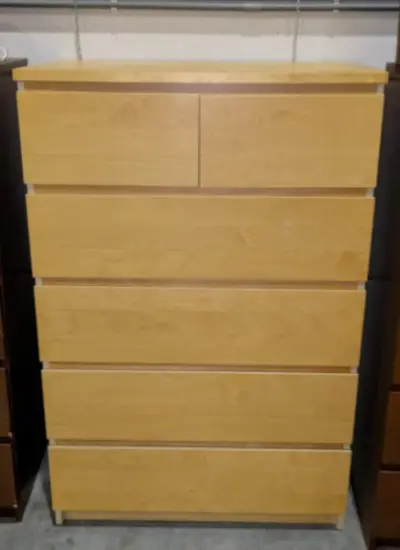 Een lichtbruine houten ladekast met 6 lades – kavel bij Auctionline, Anderlecht