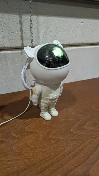 Een kleine „astronaut“-spot – kavel bij Auctionline, Anderlecht
