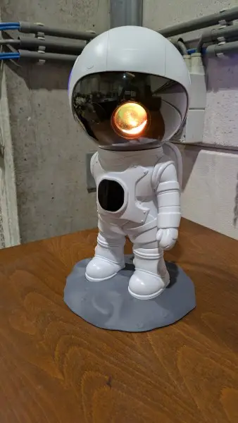 Een „astronaut“-spot – kavel bij Auctionline, Anderlecht