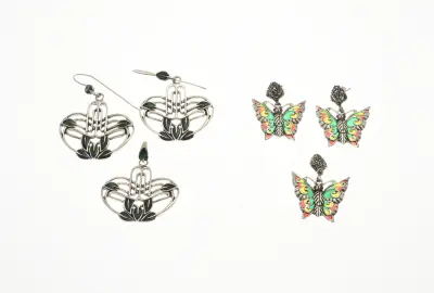 2 Set zilveren sieraden met emaille – kavel bij Twents Veilinghuis