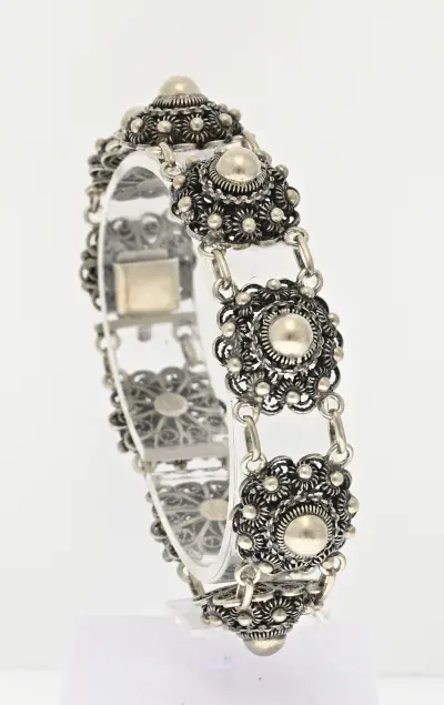 Zilveren armband met knopen – kavel bij Twents Veilinghuis