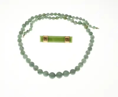 Staafbroche met jade en collier – kavel bij Twents Veilinghuis