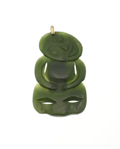Jade hanger Maori Hei Tiki – kavel bij Twents Veilinghuis