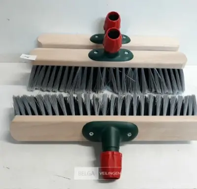 3 x Keerborstel zachte haren 40 cm – kavel bij Belga Veilingen, Oudsbergen