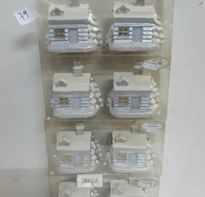 4 x Winterhuis 2 stuks 10 cm – kavel bij Belga Veilingen, Oudsbergen