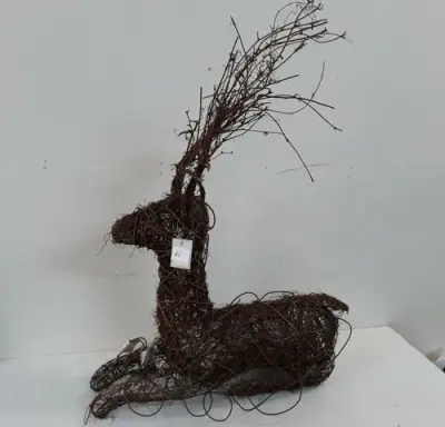 1 x Hert zittend bruin met verlichting 55x55 cm – kavel bij Belga Veilingen, Oudsbergen