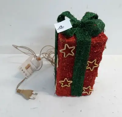 1 x Kerstpakje met verlichting rood – kavel bij Belga Veilingen, Oudsbergen