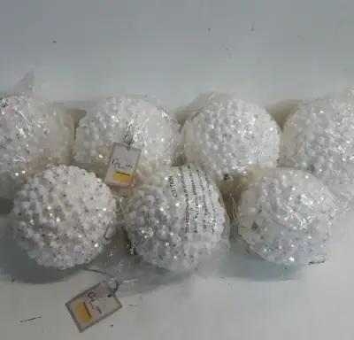 7 x Kerstbal pvc wit met roze/paarse dotjes – kavel bij Belga Veilingen, Oudsbergen