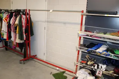 Kledingrek verrijdbaar. Breedte 170 cm – kavel bij HNVI, Oirschot