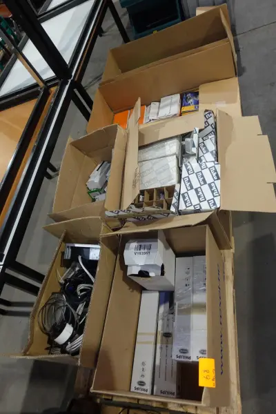 2x Pallet elektriciteitstoebehoren – kavel bij Openbare Verkopen, Wielsbeke