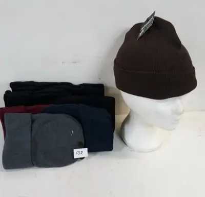 12 x Muts mix kleuren – kavel bij Belga Veilingen, Oudsbergen