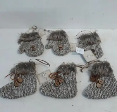 6 x Hangdeco stof 12 cm 3 x handschoen + 3 x laars – kavel bij Belga Veilingen, Oudsbergen
