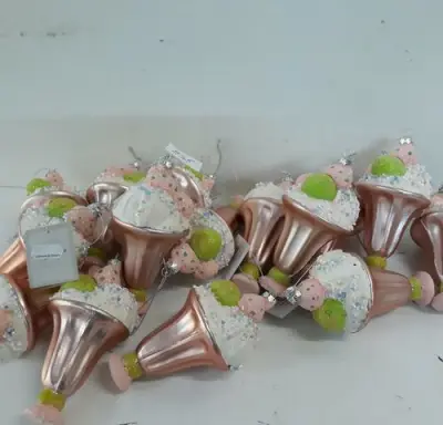 16 x Hangdeco pvc ijsje 14 cm – kavel bij Belga Veilingen, Oudsbergen