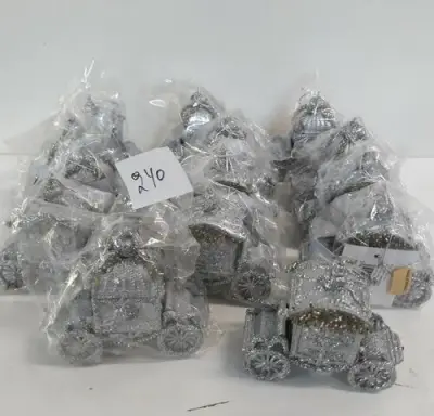 15 x Hangdeco pvc koets zilver 2 assorti 9 x 7 cm – kavel bij Belga Veilingen, Oudsbergen