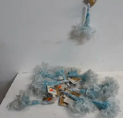 14 x Hangdeco bloem licht blauw 15 cm – kavel bij Belga Veilingen, Oudsbergen
