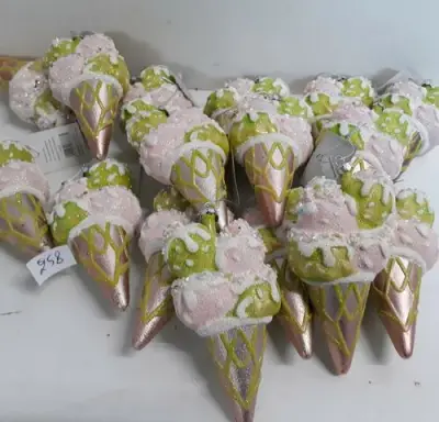 17 x Hangdeco ijsje roze/groen pvc 15 cm – kavel bij Belga Veilingen, Oudsbergen