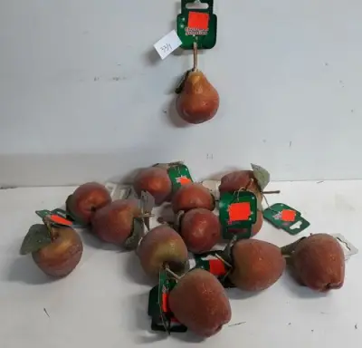 13 x Hangdeco pvc appel-peer 10 cm – kavel bij Belga Veilingen, Oudsbergen