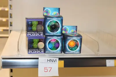 Puzzelkubus en ballen vijf stuks – kavel bij HNVI, Oirschot