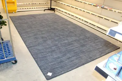 Vloerkleed DESSO. Afmeting 400 x 240 cm – kavel bij HNVI, Oirschot