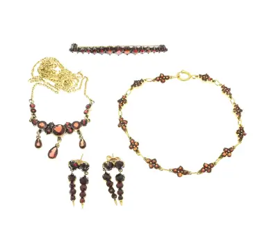 Lot granaat sieraden – kavel bij Twents Veilinghuis