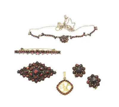 Lot granaat sieraden – kavel bij Twents Veilinghuis