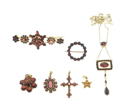 Lot granaat sieraden, 7x – kavel bij Twents Veilinghuis