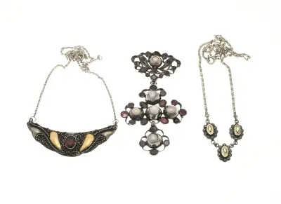 Lot sieraden met granaat – kavel bij Twents Veilinghuis