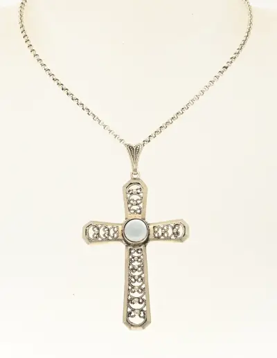 Zilveren collier en hanger, kruis – kavel bij Twents Veilinghuis