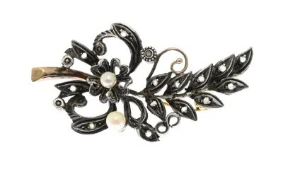 Broche, goud zilver,parel & diamant – kavel bij Twents Veilinghuis